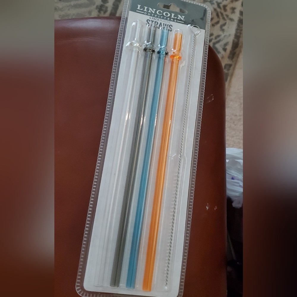 Lincoln Outfitters 4 Plastic Straws w/ Brush Brand New!